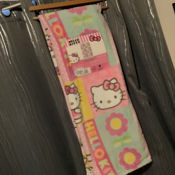 Hello Kitty blanket - Picture 1 of 3